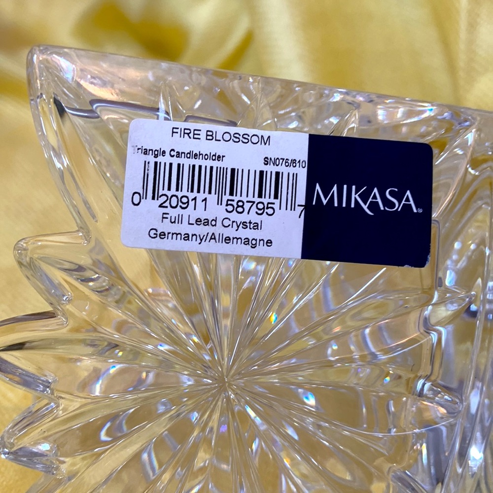 Mikasa Fire Blossom Full Lead Crystal Triangle Tea-light CandleHolder - Picture 6 of 7